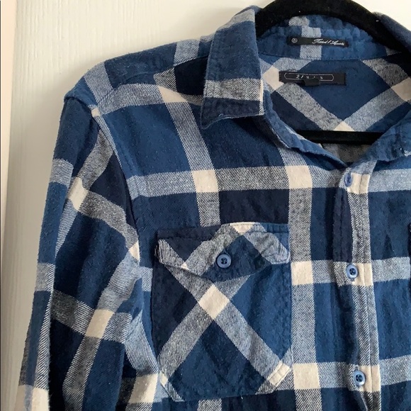 2/$25 Men’s Forever 21 Flannel - Picture 2 of 4